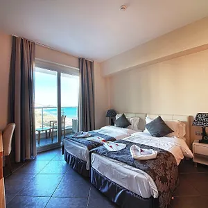 Otel Maxima Paradise, Özdere